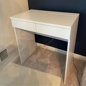 WHITE DESK — PERFECT CONDITION.